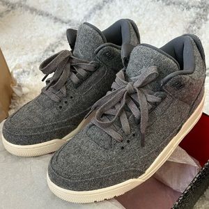Air Jordan 3 retro wool. Size 10. Gently used. With box. Grey.